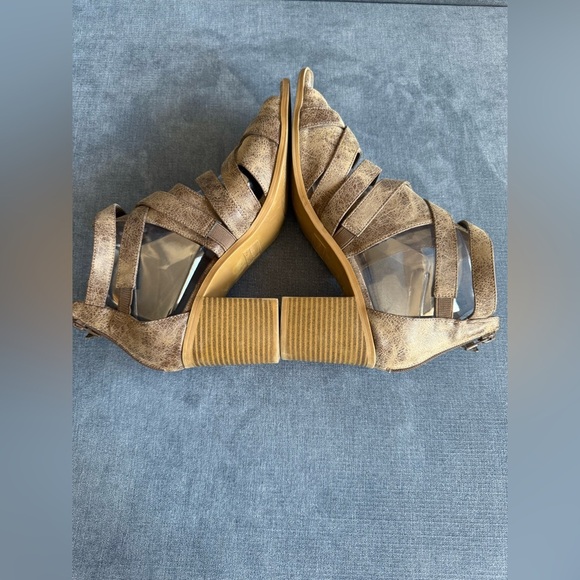 Dollhouse Womens Brown Faux Leather Block Heels SZ 10M Strappy Buckle Back Zip - Picture 5 of 9